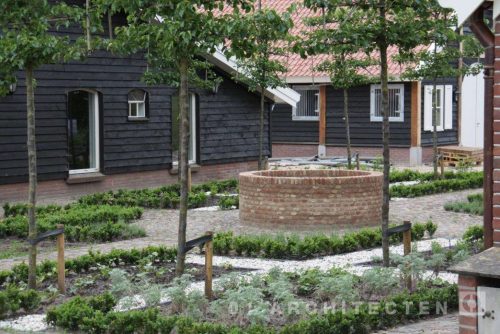 Sfeervol binnengebied monumentale boerderij in Bathem