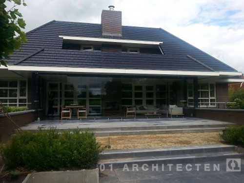 Verbouw woning met veranda met glazen schuifwanden Hellendoorn